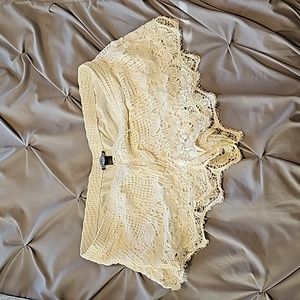 EXPRESS Lace shorts L